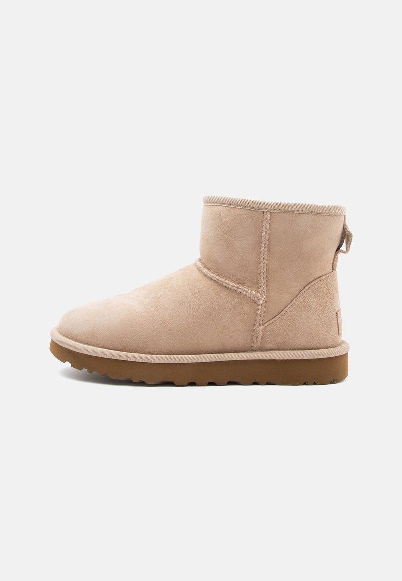 UGG - CLASSIC MINI II - Klasiski puszābaki - sand, Palielināt