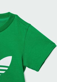 adidas Originals TREFOIL - Print T-shirt - green