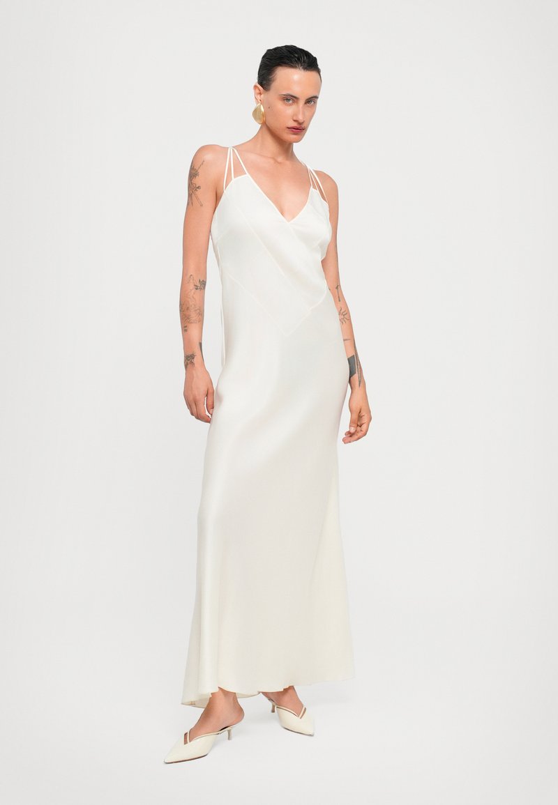 melania evening dress Melania Hooded Long Sleeve Trumpet Dress main image 0