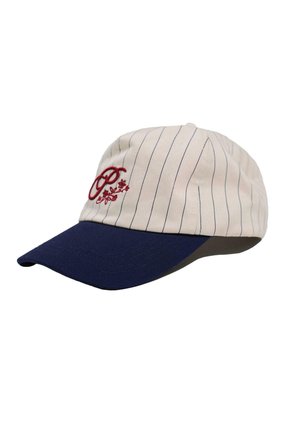 Kreemvärvi kangast baseballi müts, millel on sinised triibud, tumesinine nokk ja punane tikandiga logo ees. Omab struktureeritud disaini.