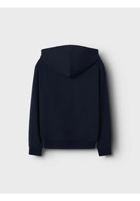 Sudadera azul marino con cordón, de mangas largas y puños acanalados. Textura suave, con un diseño sencillo sin logotipos ni gráficos visibles.