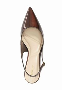 Brown patent leather pointed-toe pump with a slingback design, featuring a beige insole and minimalistic gold hardware detail.