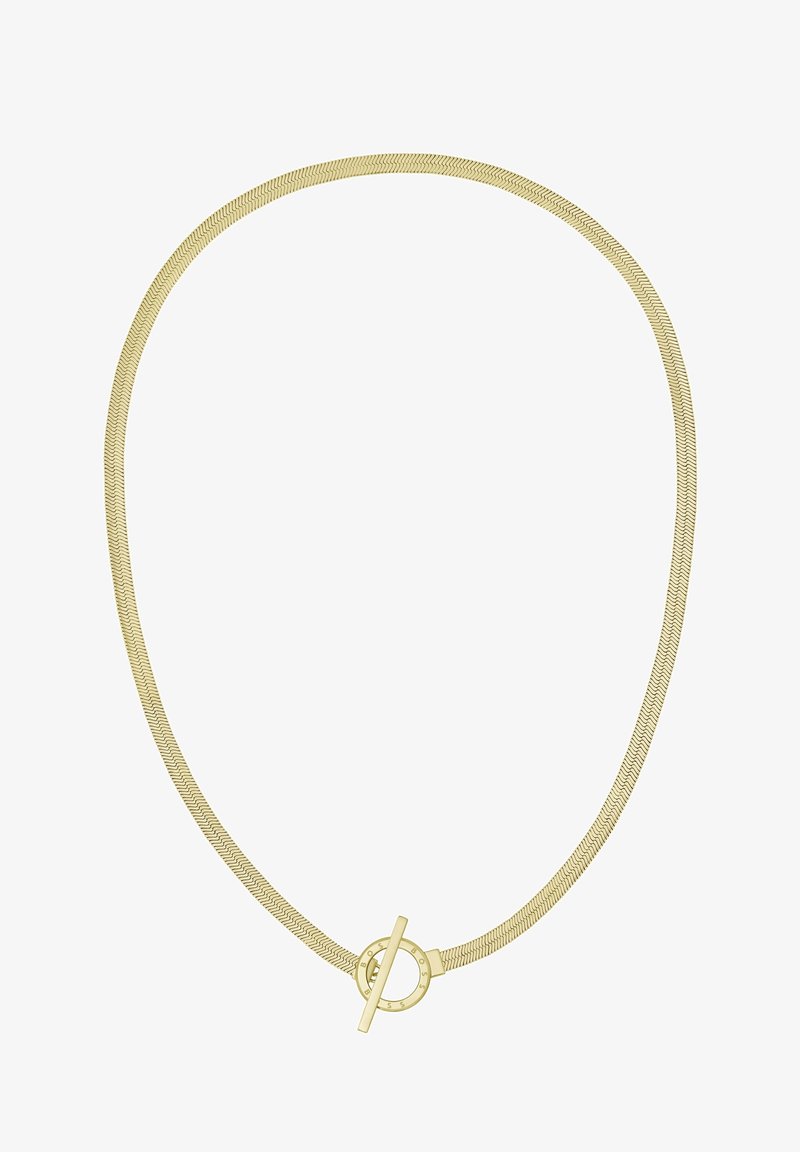 Collier chaîne en or avec fermoir à bascule circulaire gravé du mot "BOSS" sur fond blanc.