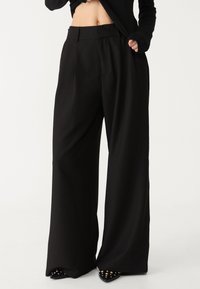 Stradivarius - WIDE-LEG WITH BUTTONS - Bukser - black Miniaturebillede 1