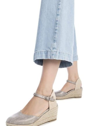 Refresh, ZAPATO DE MUJER CON CUÑA  - PLOMO - Cuñas - gris