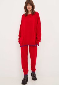 OVERSIZED JOGGER SET  - Tréningruha alsók - red
