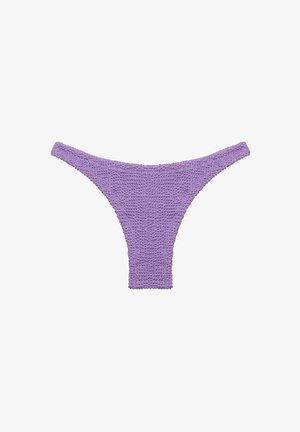 Paarse gehaakte bikini broekjes van textuurstof. Kenmerkt zich door een hoge uitsnijding en minimale bedekking bij de taille en achterkant.