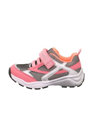Scarpa sportiva per bambini con tomaia in mesh rosa, arancione e nero, cinturino in velcro e suola imbottita bianca.
