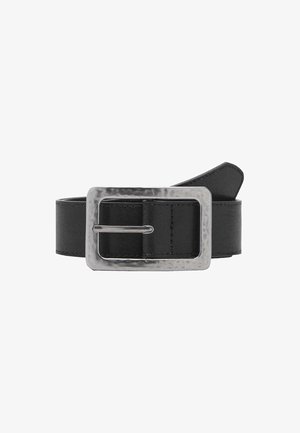 Ceinture en cuir noir avec une large sangle texturée et une boucle rectangulaire en métal argenté avec une fermeture à goupille.