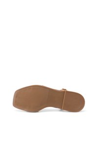 Suola di scarpa piattaforma color beige, testurizzata per la presa, con forma arrotondata e leggero curvatura nel tallone. Design minimalista senza accenti visibili.