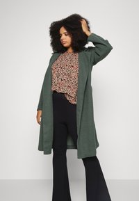 ONLY Carmakoma CARVICA LIFE NOOS - Camicetta - black/neon ditsy