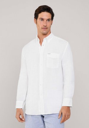 Witte lange mouwen linnen shirt met knoopsluiting, een borstzak en manchetten, met een subtiele textuur en een casual ontwerp.