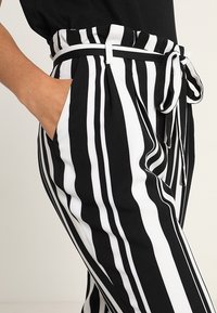 Miss Selfridge Kalhoty - black