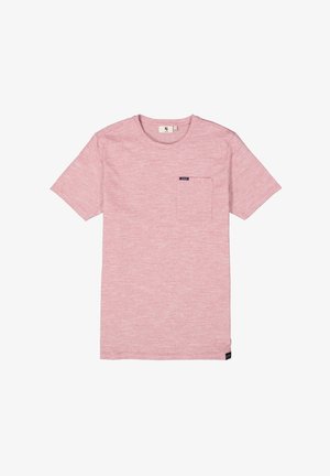 Camiseta de manga corta rosa claro con un acabado texturizado, que presenta un pequeño bolsillo en el pecho y una etiqueta de la marca de tela en el dobladillo.