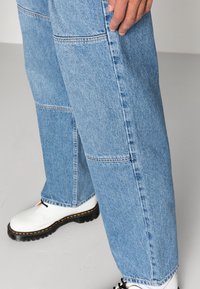 Weekday GALAXY WORKER - Calças de ganga de corte relaxado - honest blue