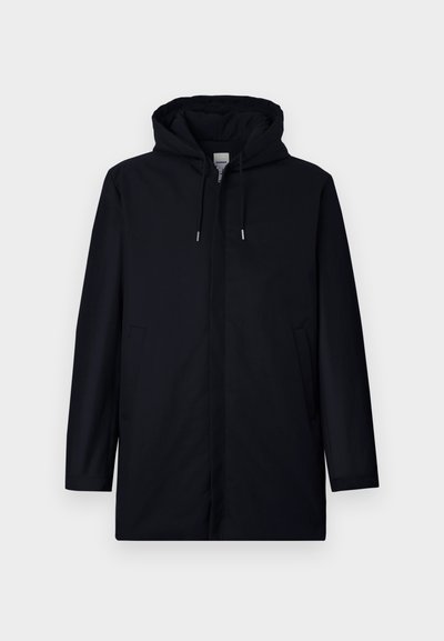 Must, kapuutsiga mantel minimalistliku disainiga. Sisaldab küljetaskuid, siledat tekstuuri ja sirget siluetti. Moodne ja funktsionaalne stiil.