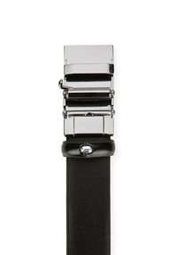 Czarny skórzany pasek zegarka z błyszczącym srebrnym zapięciem. Zapięcie posiada kilka warstw oraz małą pętlę do regulacji.