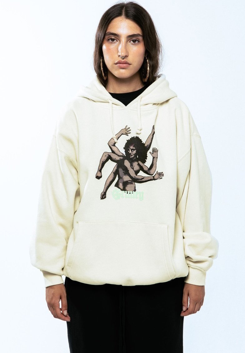 Sudadera color crema con un gráfico frontal que presenta una figura con múltiples brazos. Tiene capucha con cordón y un bolsillo tipo canguro.