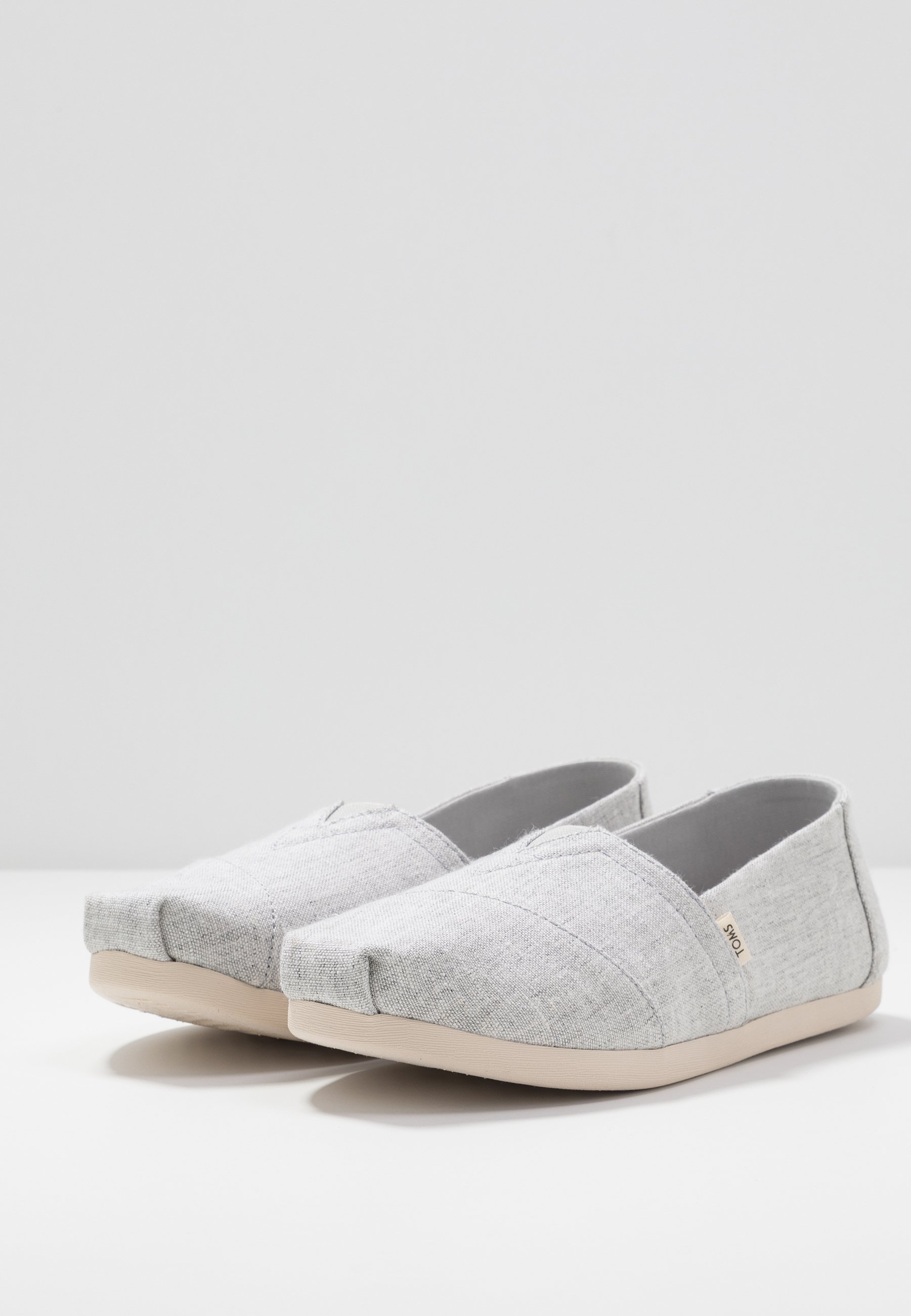 toms classic slip on