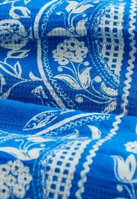 Next V-NECK REGULAR FIT - Vapaa-ajan mekko - blue and white print