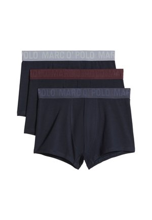 Tre paia di boxer da uomo neri con cintura elastica in grigio, bordeaux e blu scuro, ciascuno con il marchio "Marc O' Polo".