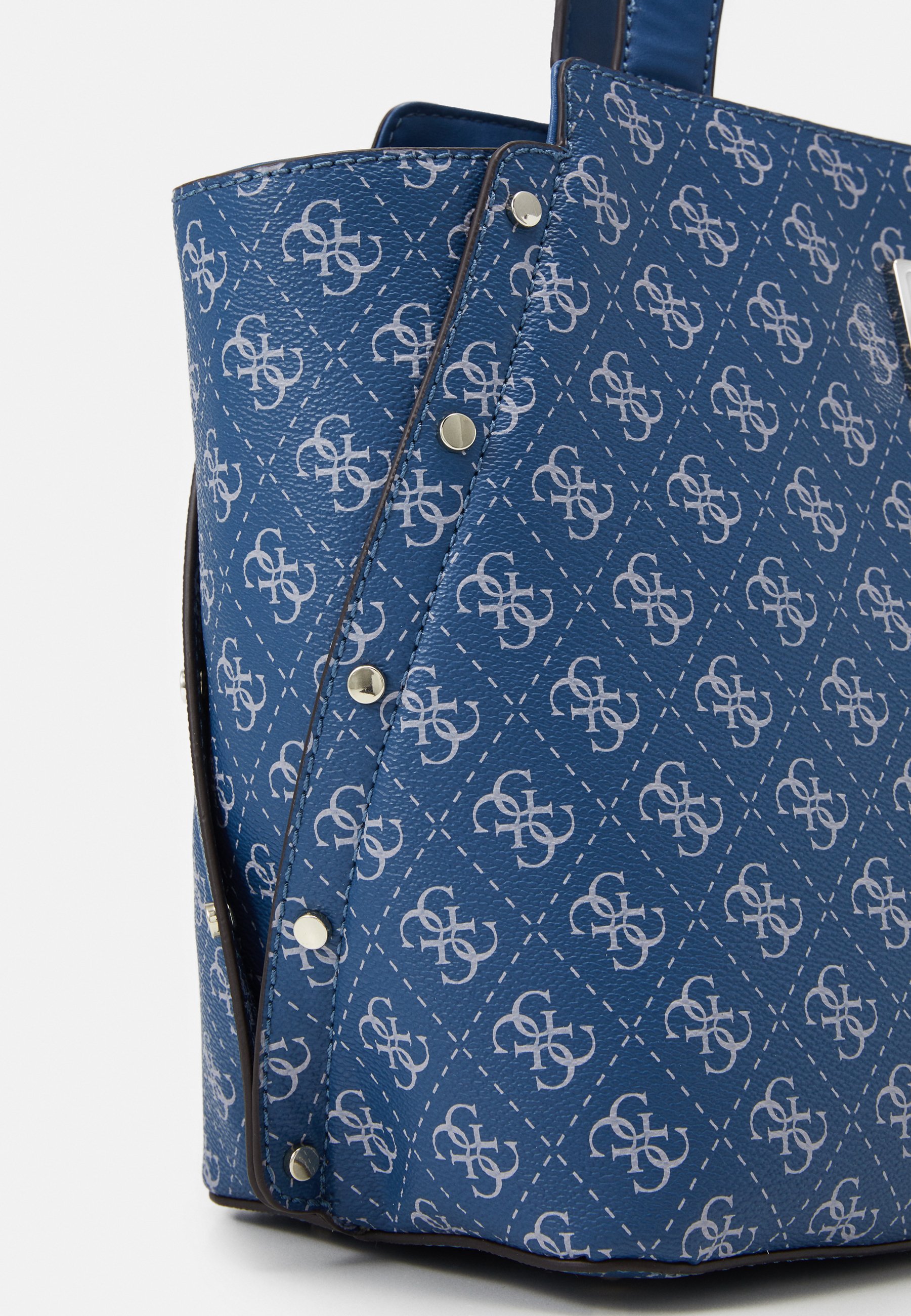 guess tyren girlfriend carryall coal