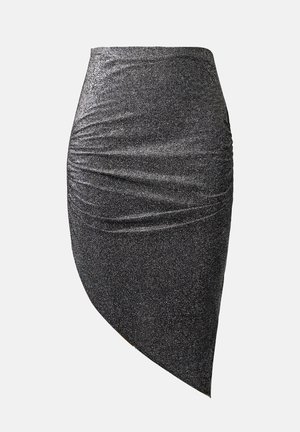 Juoda, tampri mini sijonas su blizgiu, tekstūruotu paviršiumi. Turi surištas detales ir asimetrišką hemą, pabrėžiantį prigludusią siluetą.