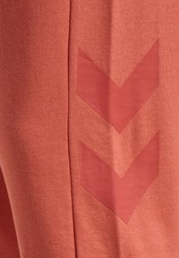 Hummel LEGACY TAPERED  - Træningsbukser - apricot