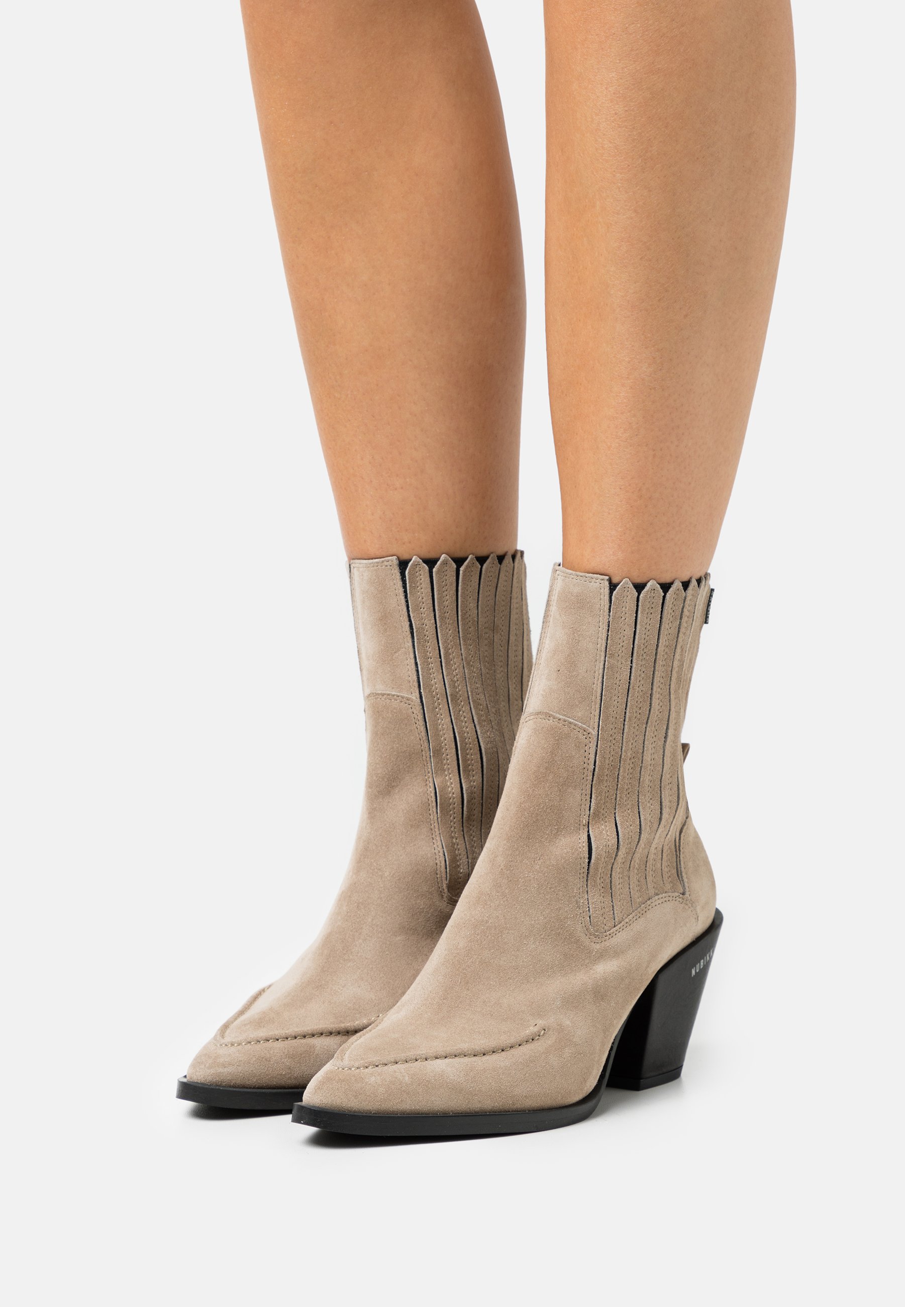 Nubikk, Romee Boa Taupe | Van Oorschot Schoenen