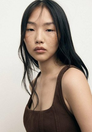 Top - dark brown