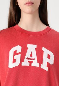 GAP Sweatshirt - modern red
