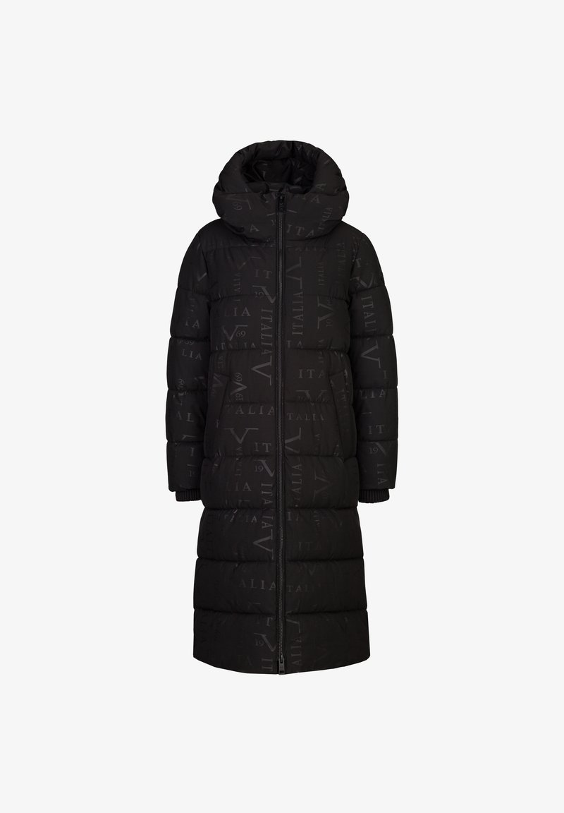 Zwarte gewatteerde jas met een hoge kraag en grote capuchon. Versierd met een tonale logopatroon. Voorzien van een rits aan de voorkant en geribbelde manchetten.