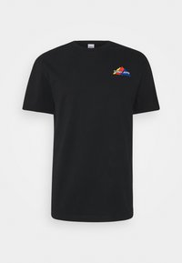 Svart bomulls t-shirt med en färgglad "Tommy Jeans"-logotyp på vänster bröst. Rundad halsringning med korta ärmar och en avslappnad passform.