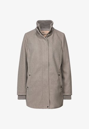 Šedý vlněný kabát s vysokým límcem, dlouhými rukávy a bočními kapsami. Má hladkou texturu a jemné detaily šití.
