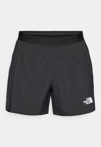 Svart shorts laget av lett materiale, med elastisk midje og en liten hvit logo nederst til høyre.