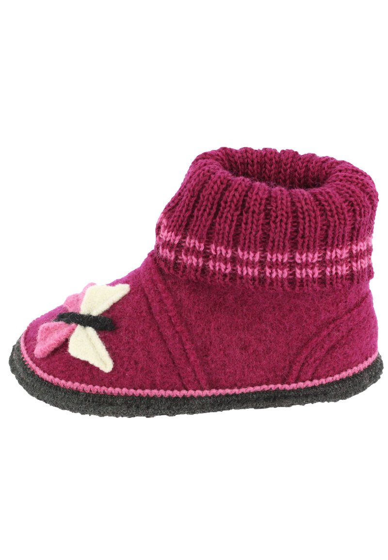 Wollen slof in magenta met een gebreide boord. Heeft een bloemdessin in crème en zwart aan de voorkant en een donkere rubberen zool.