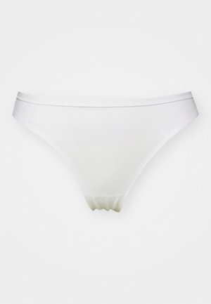 Hvit truse, laget av glatt stoff. Har et smalt midjebånd og minimal dekning med myke kanter og en rynket bakdetalj.