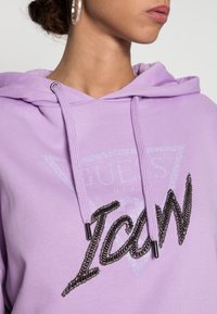 Guess ICONIC HOOD - Camisola - fresh lilac
