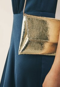 Thumbnail Image 2