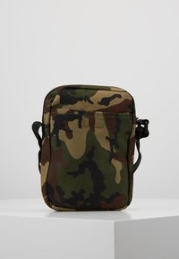 Borsa a tracolla camouflage realizzata in tessuto resistente, con chiusura a zip, tracolla regolabile e tasca frontale con patta.