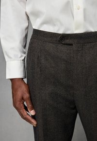 Next HERRINGBONE - REGULAR FIT - Öltönynadrág - brown