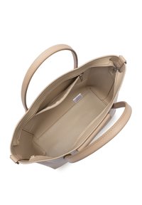 Borsa a tracolla in pelle beige con due manici, apertura superiore, tasca interna con zip e rivestimento texturizzato, vista dall'alto su sfondo bianco.