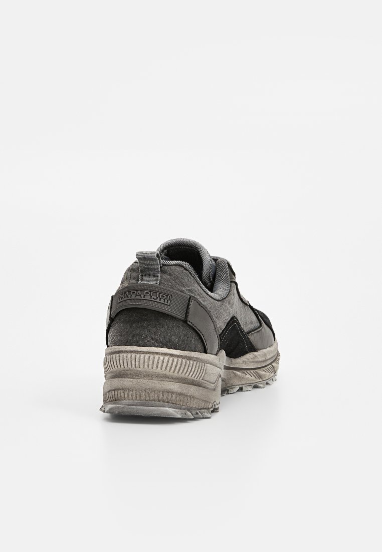 Sneaker low