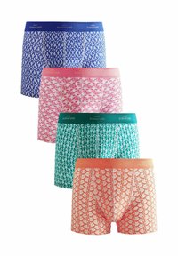 Vier Paare von Boxershorts mit bunten Mustern: blau mit abstraktem Design, rosa mit Vögeln, türkis mit Seepferdchen und orange mit Sternformen.
