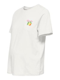 Weißes T-Shirt mit kurzen Ärmeln, auf der linken Brust befindet sich eine kleine Grafik einer Orange mit grünen Blättern und pinkfarbenem Text "Vitamin Club".