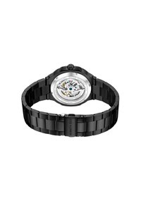 Orologio in acciaio inossidabile nero con un fondello trasparente che rivela il movimento. Presenta un cinturino elegante con una finitura spazzolata e lucida.