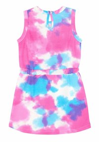 Sukienka bez rękawów w różowo-niebiesko-biały wzór tie-dye. Posiada dekolt w kształcie łezki oraz elastyczny pasek w talii. Wykonana z miękkiej, przewiewnej tkaniny.