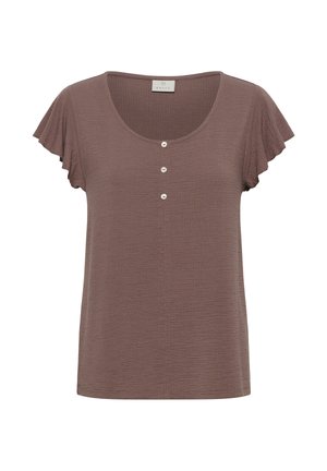 Blusa marrón de manga corta con tres botones blancos al frente y escote redondo, con tela texturizada y mangas acampanadas.
