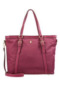 Magenta torba na ramię z podwójnymi uchwytami, regulowanym paskiem na ramię, białymi szwami, złotymi klamrami oraz małym złotym emblematem konia.