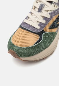 HI-TEC HTS74 SHADOW UNISEX - Sporta apavi - shark/pelican/black beauty/kombu green
